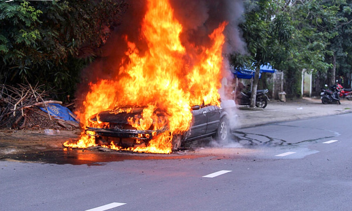 Những đồ dùng vô tình khiến ô tô bị bốc cháy